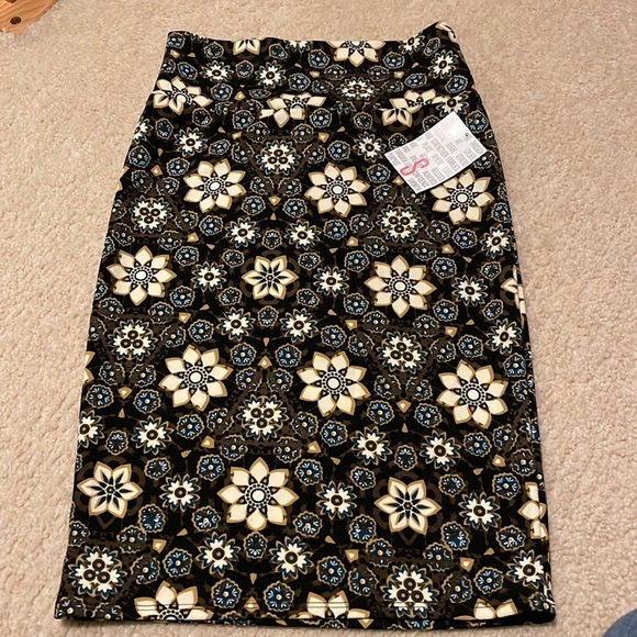 LulaRoe Cassie skirt - Picture 1 of 2
